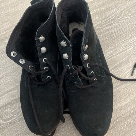 UGG womens 8.5 Bethany Lace Up Black Suede Shearling Lined Chukka Ankle Boot - Picture 1 of 7